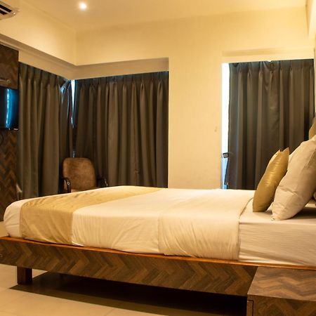 Hotel J R Residency Navi Mumbai Esterno foto