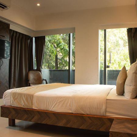 Hotel J R Residency Navi Mumbai Esterno foto