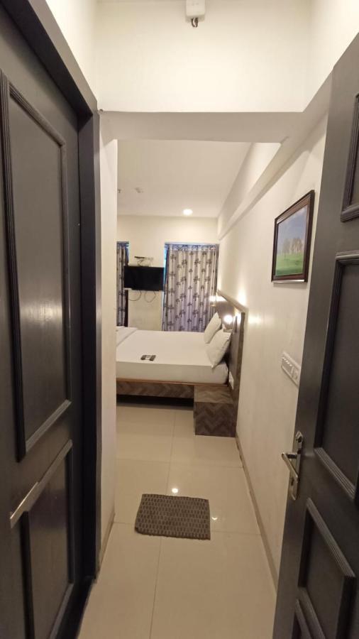 Hotel J R Residency Navi Mumbai Esterno foto