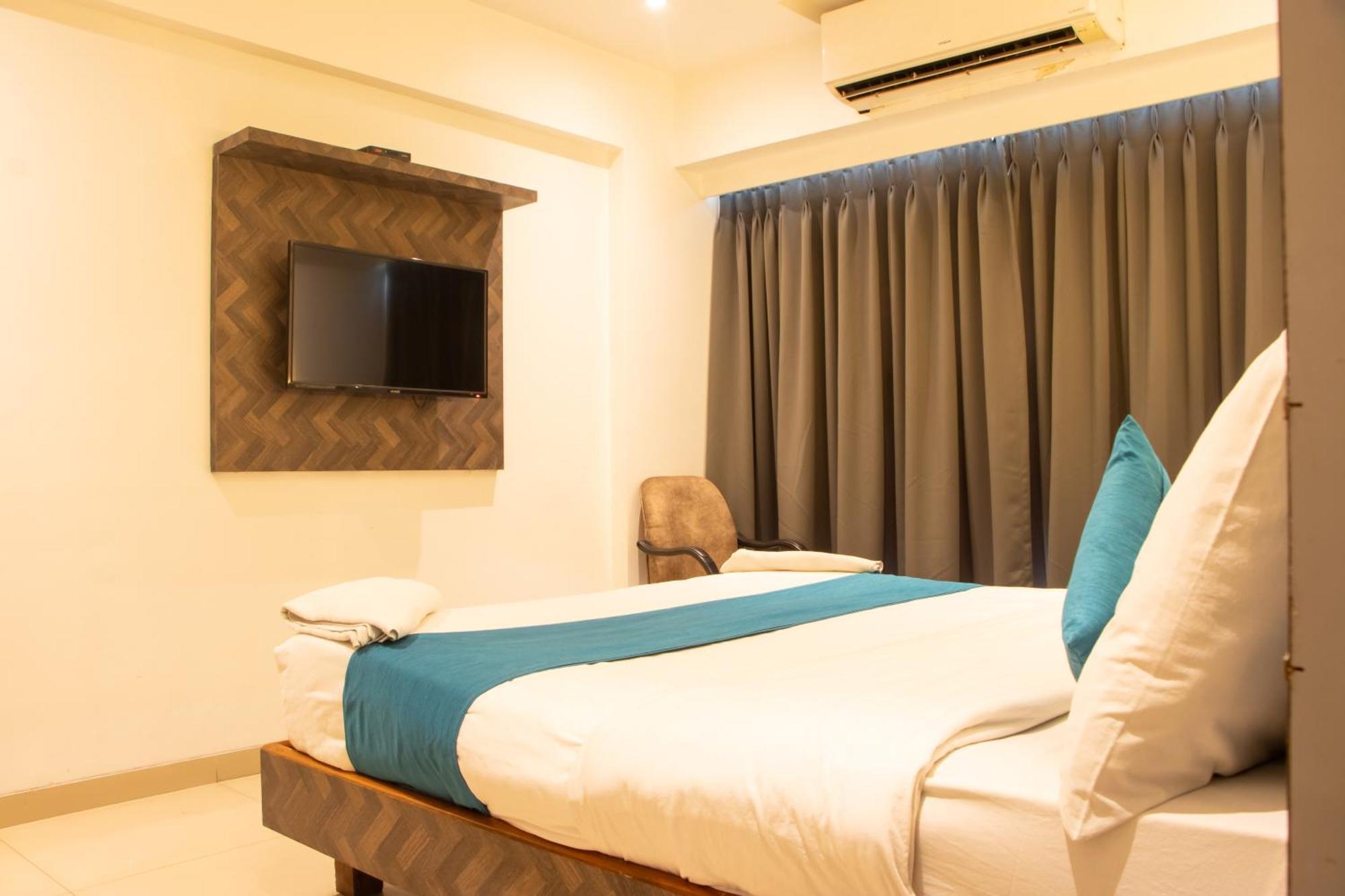 Hotel J R Residency Navi Mumbai Esterno foto