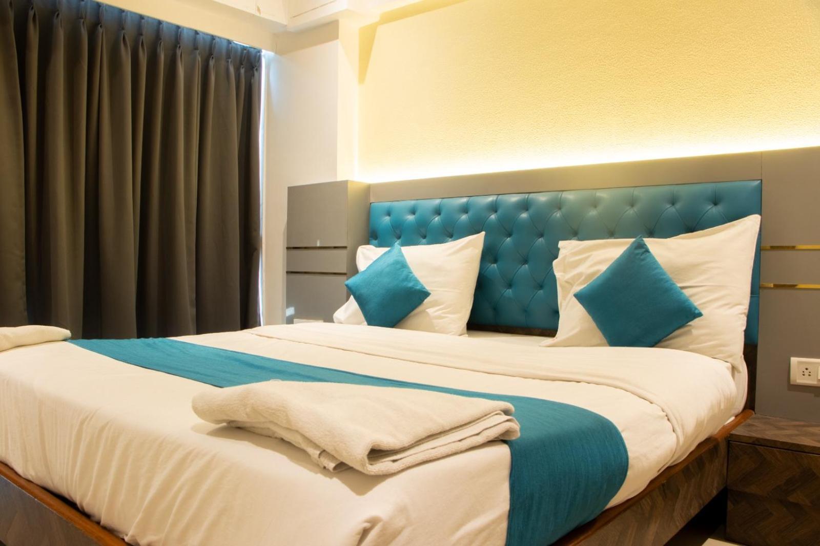 Hotel J R Residency Navi Mumbai Esterno foto