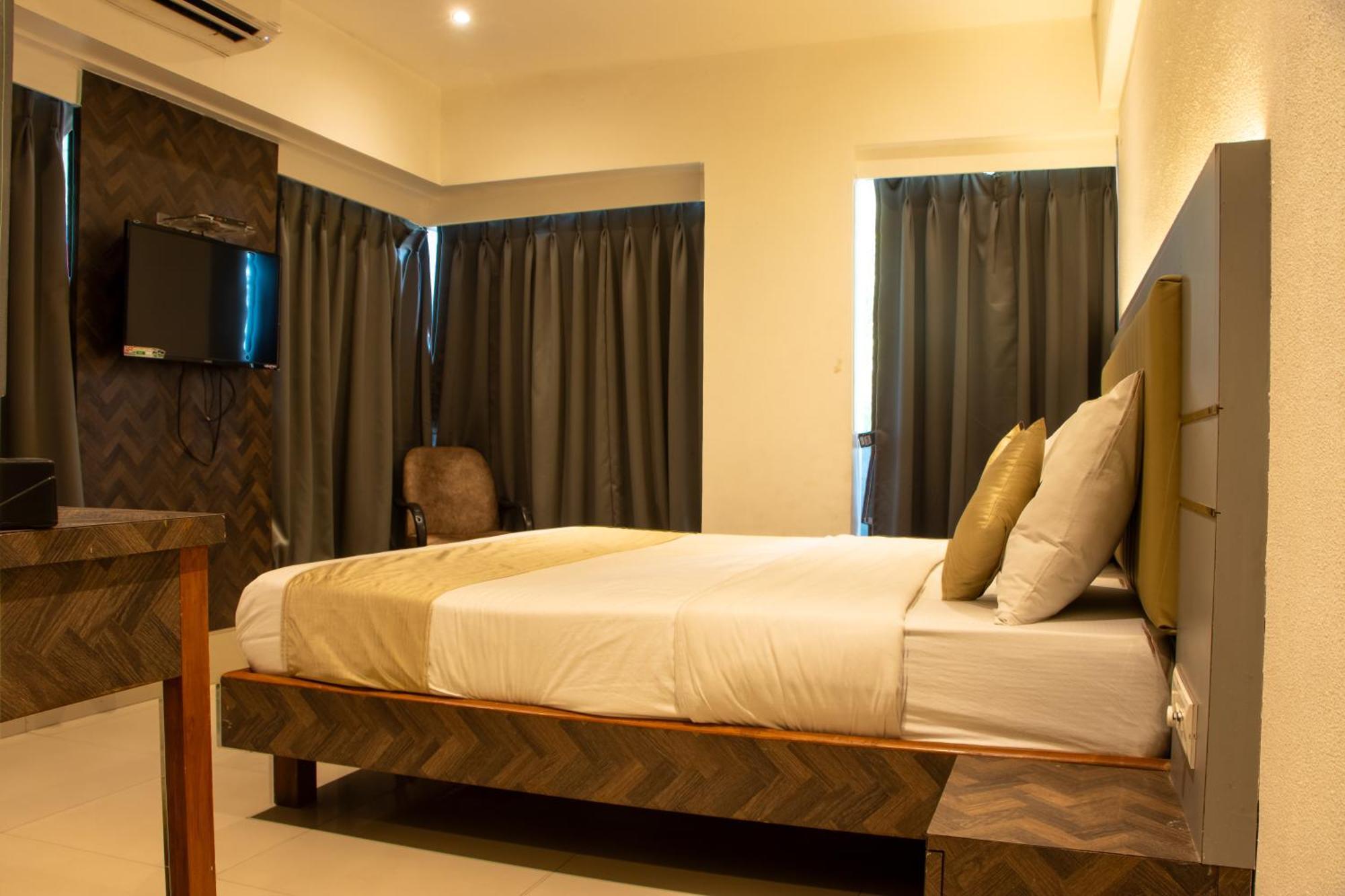 Hotel J R Residency Navi Mumbai Esterno foto
