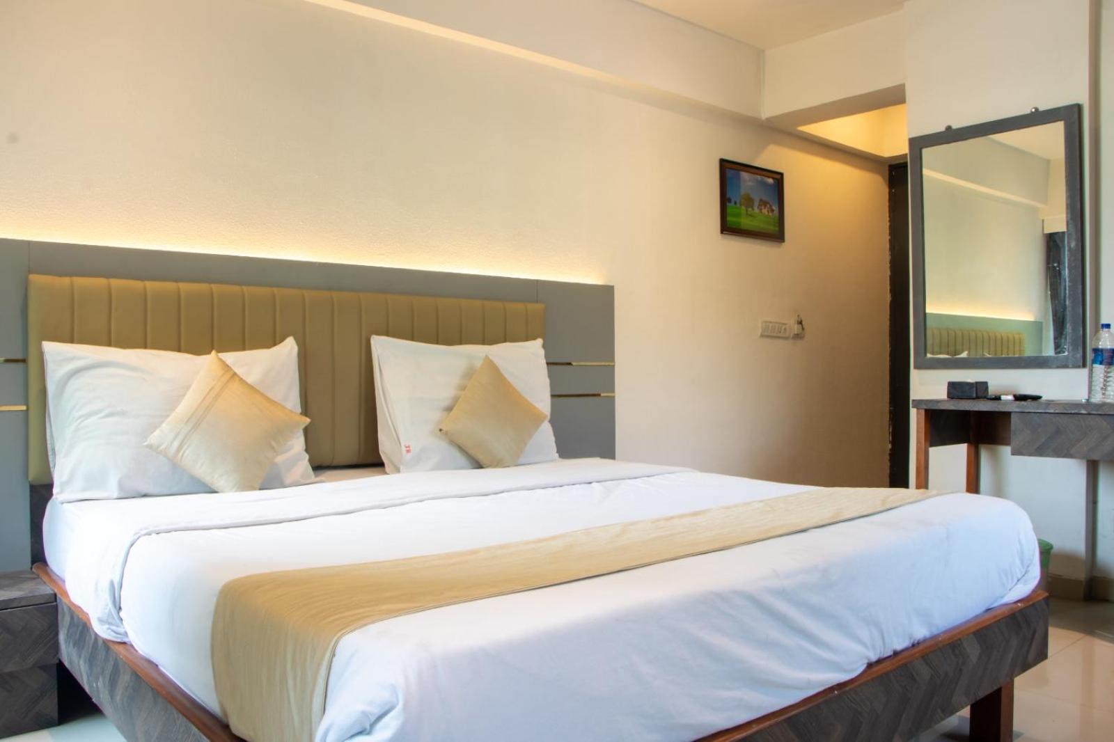 Hotel J R Residency Navi Mumbai Esterno foto