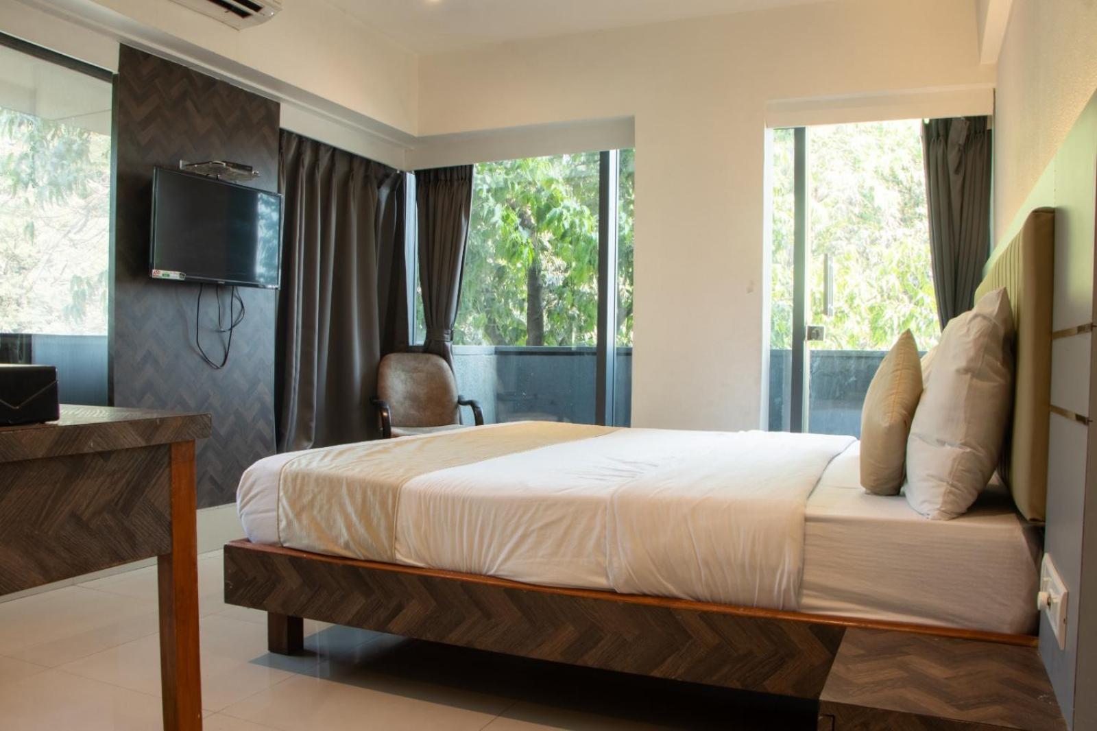Hotel J R Residency Navi Mumbai Esterno foto
