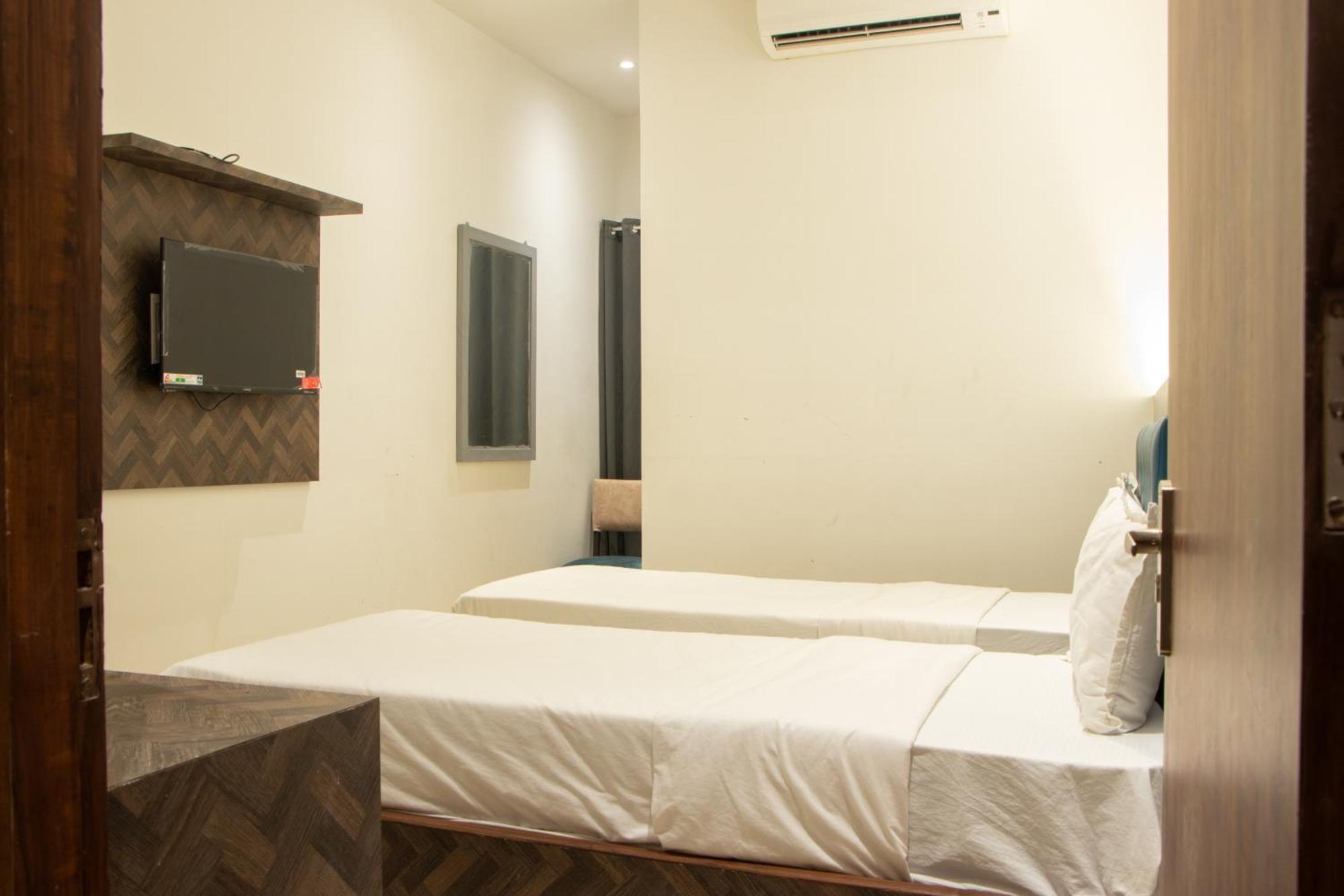 Hotel J R Residency Navi Mumbai Esterno foto