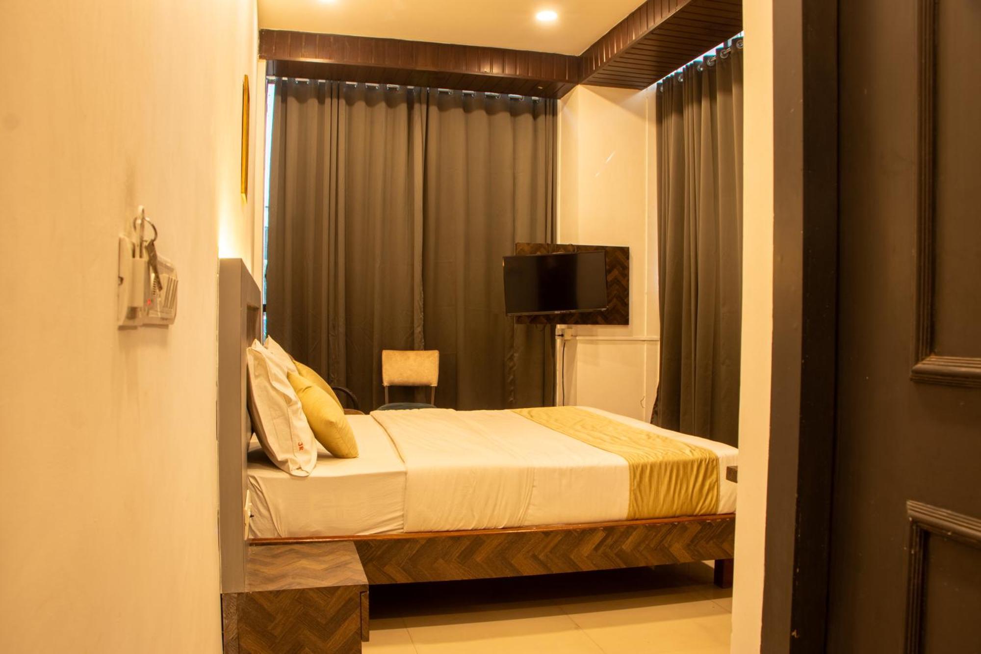 Hotel J R Residency Navi Mumbai Esterno foto