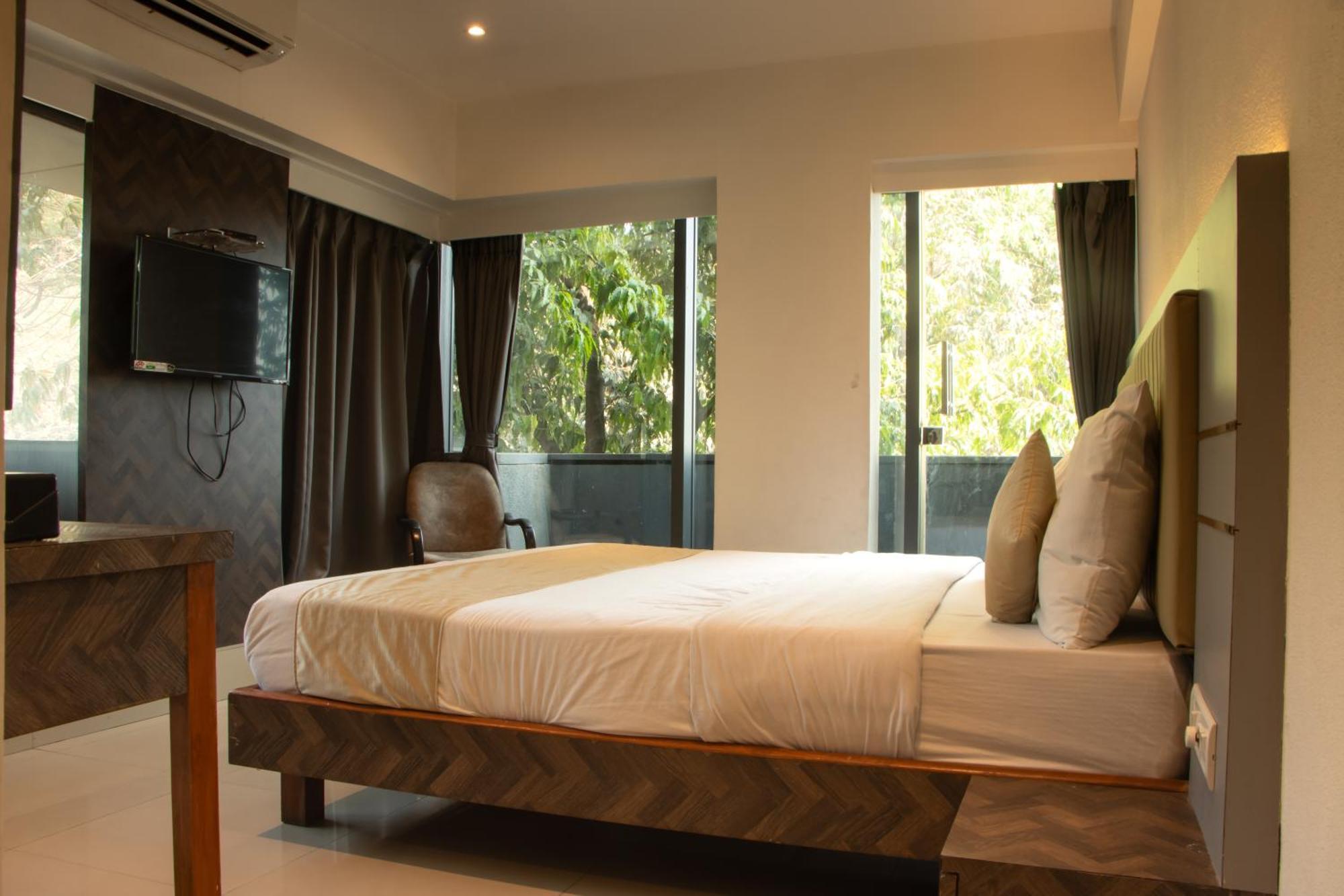 Hotel J R Residency Navi Mumbai Esterno foto