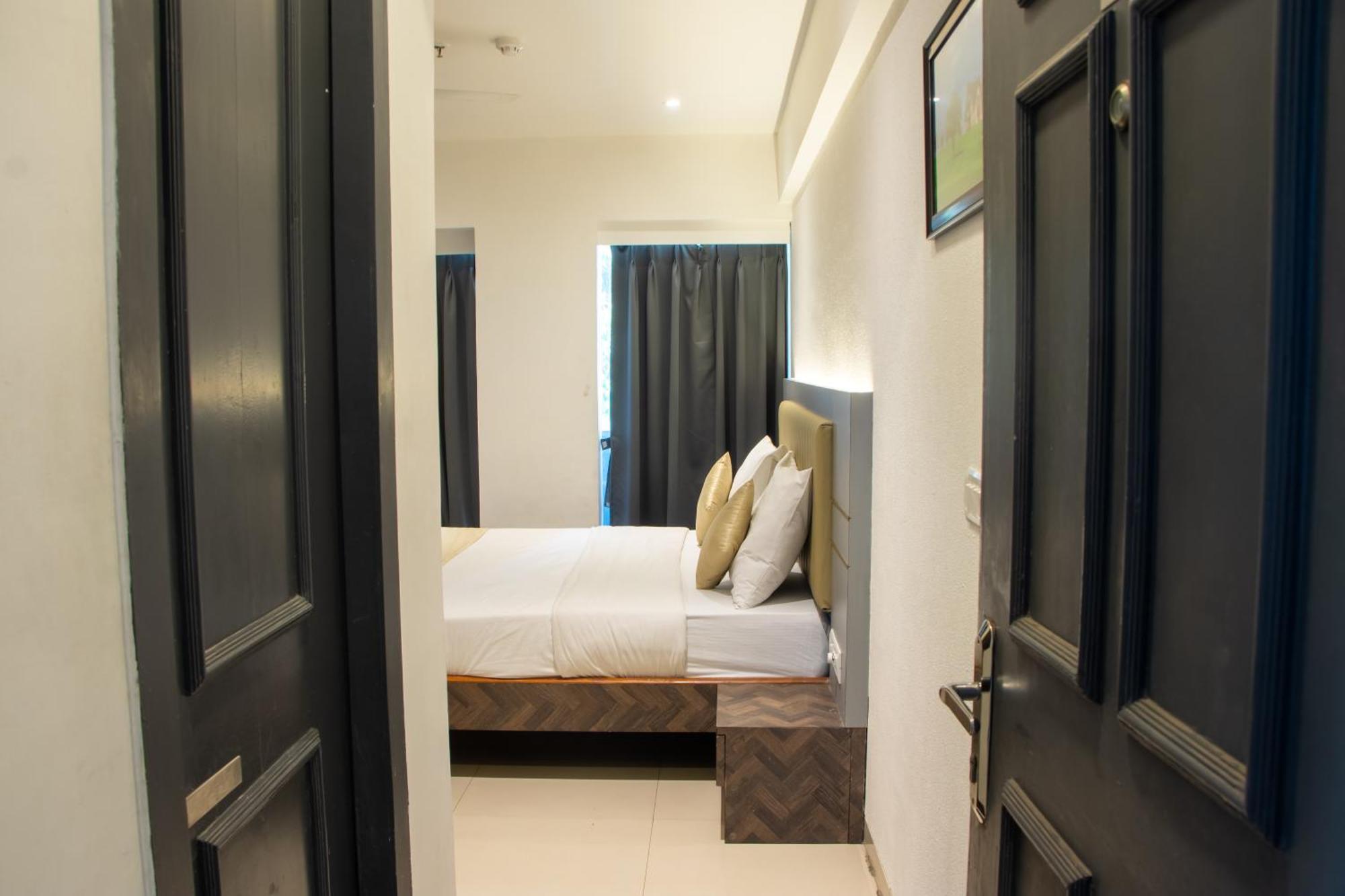 Hotel J R Residency Navi Mumbai Esterno foto